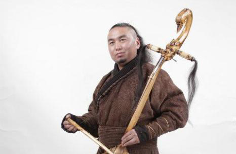 “Канадын амбан захирагчийн алтан медаль их урам өгсөн”